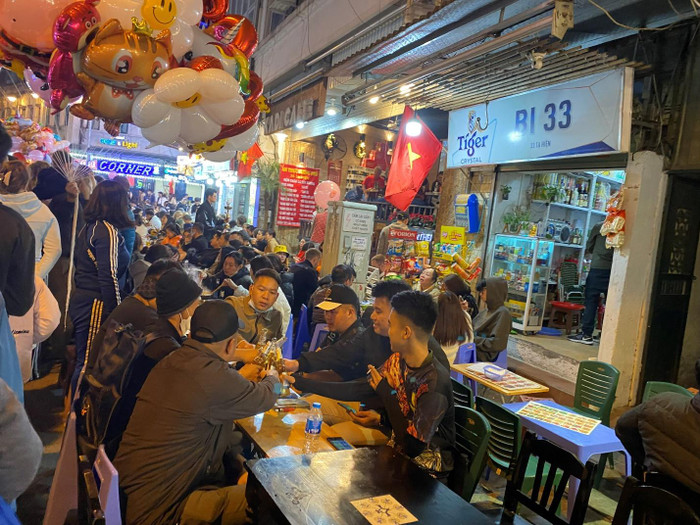 Phố đêm Tạ Hiện chỉ đơn thuần là kéo dài hoạt động thương mại ban ngày.