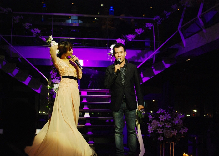 Ca sĩ Hồ Trung Dũng song ca cùng Hà Anh: Còn lại gì khi vắng em, I don’t wanna miss a thing. Ca sĩ Hồ Trung Dũng song ca cùng Hà Anh: Còn lại gì khi vắng em, I don’t wanna miss a thing.