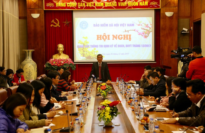 Ông Phạm Lương Sơn - Phó Tổng giám đốc Bảo hiểm xã hội Việt Nam khái quát những kết quả đạt được của toàn ngành năm 2017. Ảnh: BHXHVN. Ông Phạm Lương Sơn - Phó Tổng giám đốc Bảo hiểm xã hội Việt Nam khái quát những kết quả đạt được của toàn ngành năm 2017. Ảnh: BHXHVN.