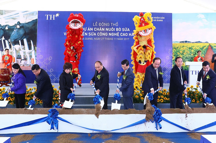 Tập đoàn TH động thổ Dự án chăn nuôi bò sữa và chế biến sữa công nghệ cao Hà Giang. Dự án có quy mô đầu tư 2.500 tỷ đồng. Ảnh: T.H