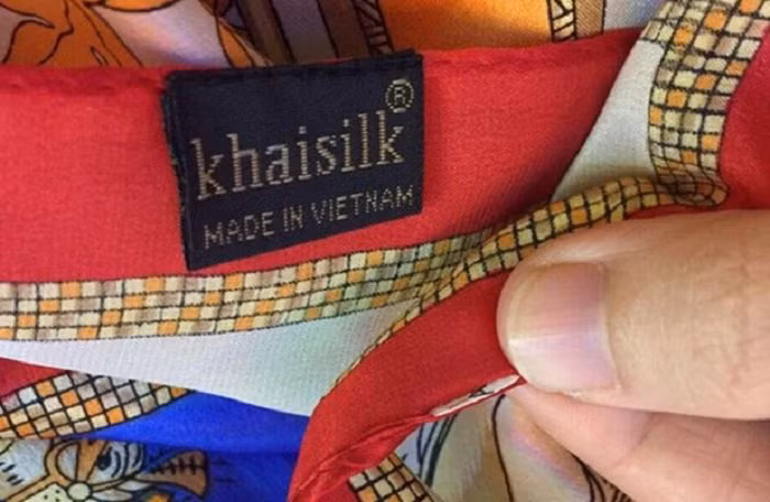 Kết luận của Bộ Công Thương chỉ ra, các sản phẩm dệt may với một số mẫu sản phẩm của Khaisilk không có thành phần lụa như quảng cáo 100% làm từ lụa. Ảnh: Vietnamfinance. Kết luận của Bộ Công Thương chỉ ra, các sản phẩm dệt may với một số mẫu sản phẩm của Khaisilk không có thành phần lụa như quảng cáo 100% làm từ lụa. Ảnh: Vietnamfinance.