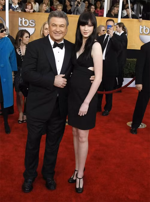Nam tài tử Alec Baldwin và cô con gái của vợ cũ