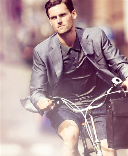 Càng về sau, loại trang phục này càng phổ biến hơn, trở thành một phần của thế giới thời trang.