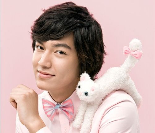 Diễn viên Lee Min Ho với phong cách rất đỏm. Diễn viên Lee Min Ho với phong cách rất đỏm.
