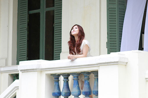 Bạn diễn của Hương Tràm là người mẫu Phạm Việt Anh, có chiều cao 1m88. Cơ duyên để Việt Anh tham gia MV khá tình cờ trong một cuộc thảo luận về bạn diễn của Hương Tràm cho MV "Ngại ngùng" cùng ê kíp. Bạn diễn của Hương Tràm là người mẫu Phạm Việt Anh, có chiều cao 1m88. Cơ duyên để Việt Anh tham gia MV khá tình cờ trong một cuộc thảo luận về bạn diễn của Hương Tràm cho MV "Ngại ngùng" cùng ê kíp.