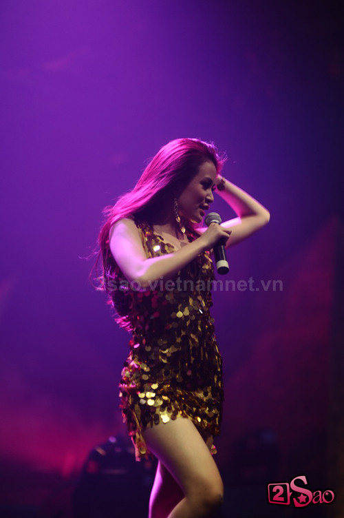 Hoàng Thùy Linh chia sẻ, năm 2012 là năm tuổi của cô, vì vậy, cô dự định thực hiện hai dự án âm nhạc dành cho bản thân và fan hâm mộ luôn yêu mến. Một dự án sẽ được ra trong tương lai gần là Album mới và dự án còn lại sẽ được bật mí vào cuối năm hứa hẹn nhiều bất ngờ cho khán giả. (Theo 2Sao) Hoàng Thùy Linh chia sẻ, năm 2012 là năm tuổi của cô, vì vậy, cô dự định thực hiện hai dự án âm nhạc dành cho bản thân và fan hâm mộ luôn yêu mến. Một dự án sẽ được ra trong tương lai gần là Album mới và dự án còn lại sẽ được bật mí vào cuối năm hứa hẹn nhiều bất ngờ cho khán giả. (Theo 2Sao)