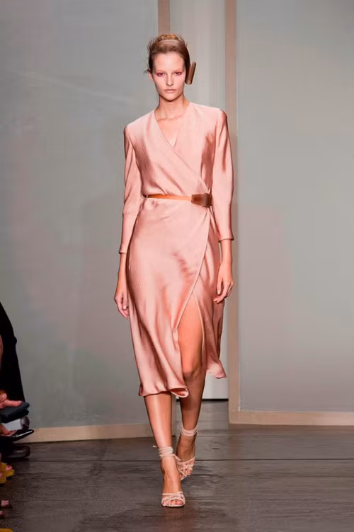 Xuất hiện trong BST Xuân Hè 2013 của Donna Karan