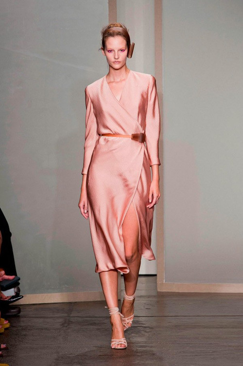 Xuất hiện trong BST Xuân Hè 2013 của Donna Karan