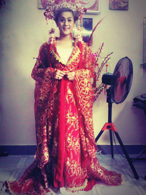 Tuy nhiên, lúc nào trông cô cũng rườm rà và thật rối mắt.