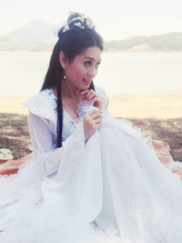 Gần đây, những hình ảnh cổ trang mang phong cách công chúa của Khanh Chi Lâm cung đã được đưa lên mạng