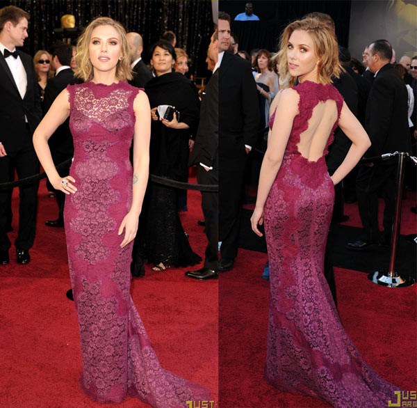 Nữ diễn viên khoe tấm lưng trắng mịn màng với một thiết kế từ Dolce & Gabbana khi tham dự Lễ trao giải Oscar 2011.