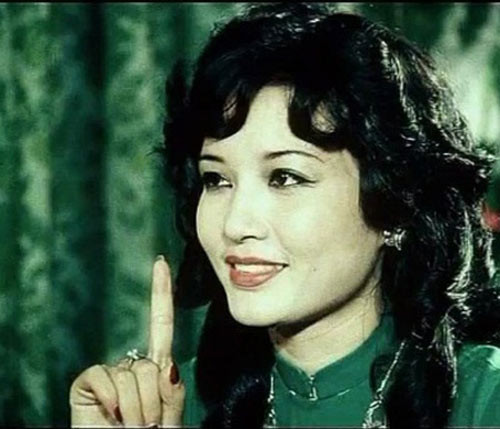 Mốt tóc xoăn "phi dê" Mốt tóc xoăn "phi dê"