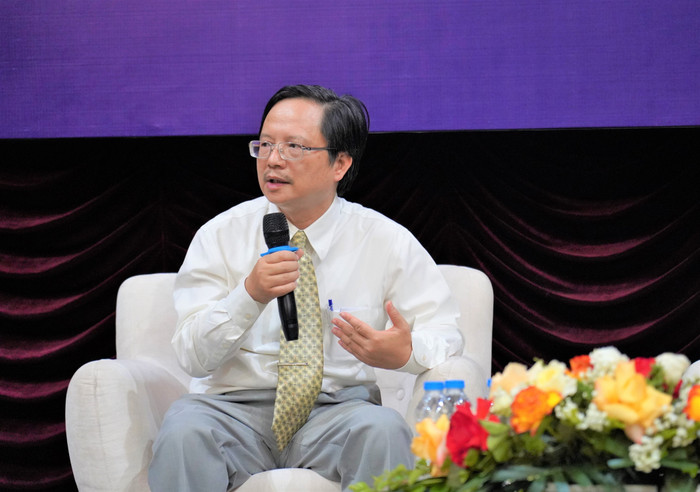 Giáo sư, Tiến sĩ khoa học Vũ Hoàng Linh, Hiệu trưởng Trường Đại học Khoa học tự nhiên, Đại học Quốc gia Hà Nội Giáo sư, Tiến sĩ khoa học Vũ Hoàng Linh, Hiệu trưởng Trường Đại học Khoa học tự nhiên, Đại học Quốc gia Hà Nội