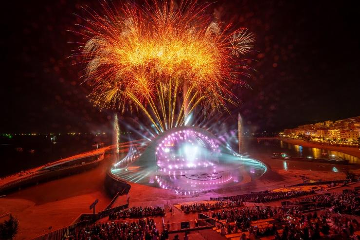 Show diễn Kiss The Stars tại thị trấn Hoàng Hôn. Ảnh: Minh Tú Show diễn Kiss The Stars tại thị trấn Hoàng Hôn. Ảnh: Minh Tú