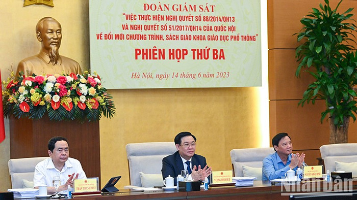 Chủ tịch Quốc hội Vương Đình Huệ và các Phó Chủ tịch Quốc hội dự và chủ trì phiên họp. (Ảnh: Duy Linh) Chủ tịch Quốc hội Vương Đình Huệ và các Phó Chủ tịch Quốc hội dự và chủ trì phiên họp. (Ảnh: Duy Linh)