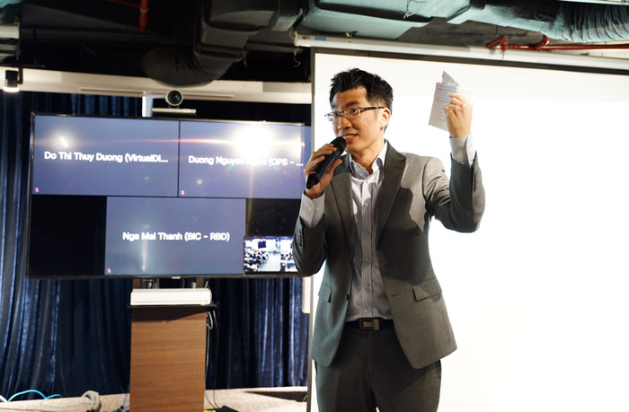 Ông Johnson Poh, Giám đốc Khối Quản trị và Phân tích dữ liệu, thành viên Ban điều hành VPBank phát biểu tại buổi lễ ra mắt Khối Quản trị và Phân tích dữ liệu Ông Johnson Poh, Giám đốc Khối Quản trị và Phân tích dữ liệu, thành viên Ban điều hành VPBank phát biểu tại buổi lễ ra mắt Khối Quản trị và Phân tích dữ liệu