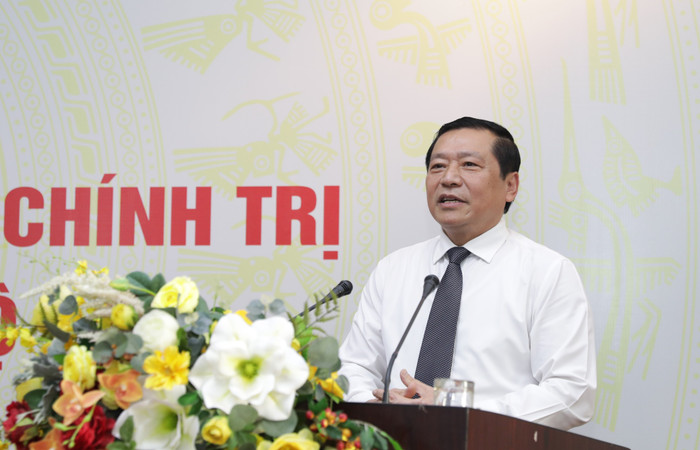 Tiến sĩ Lại Xuân Môn phát biểu nhận nhiệm vụ. Tiến sĩ Lại Xuân Môn phát biểu nhận nhiệm vụ.