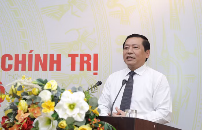 Tiến sĩ Lại Xuân Môn phát biểu nhận nhiệm vụ.