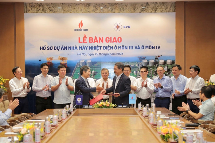 Đại diện EVN và Petrovietnam ký kết Biên bản bàn giao Đại diện EVN và Petrovietnam ký kết Biên bản bàn giao