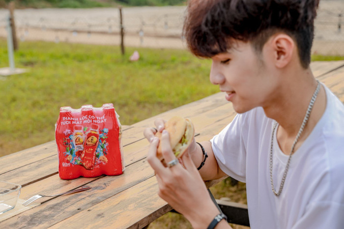 Trước ảnh hưởng của đồ ăn nhanh trong quá trình ôn luyện, nhiều sĩ tử chọn cách thanh lọc cơ thể khỏi nóng trong người bằng Trà thanh nhiệt Dr Thanh.