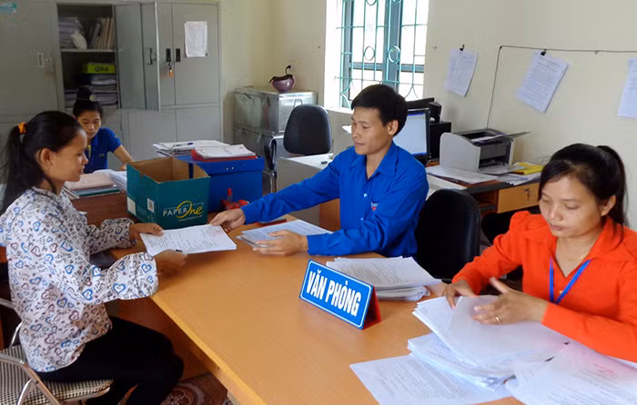 Công chức cấp xã có 6 chức danh. Ảnh minh họa trên Baochinhphu.vn