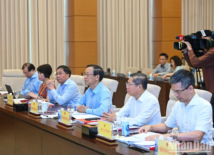 Lãnh đạo các bộ, ngành và các đại biểu dự phiên họp. (Ảnh: Duy Linh) Lãnh đạo các bộ, ngành và các đại biểu dự phiên họp. (Ảnh: Duy Linh)