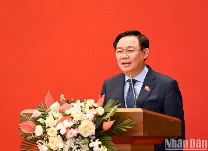 Chủ tịch Quốc hội Vương Đình Huệ phát biểu tại buổi gặp mặt. (Ảnh: Duy Linh)