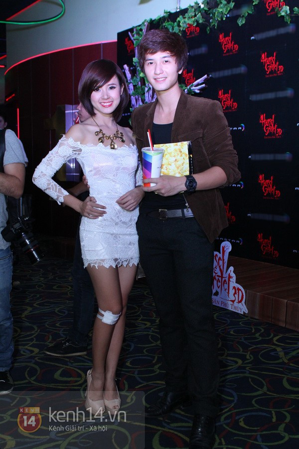 Cô được bạn thân Huỳnh Anh hộ tống