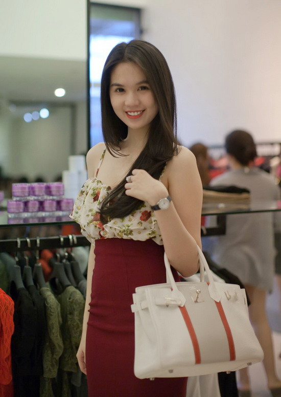 Thời gian qua, Ngọc Trinh khá im ắng trên mặt báo và giảm dần tần số xuất hiện tại các sự kiện.