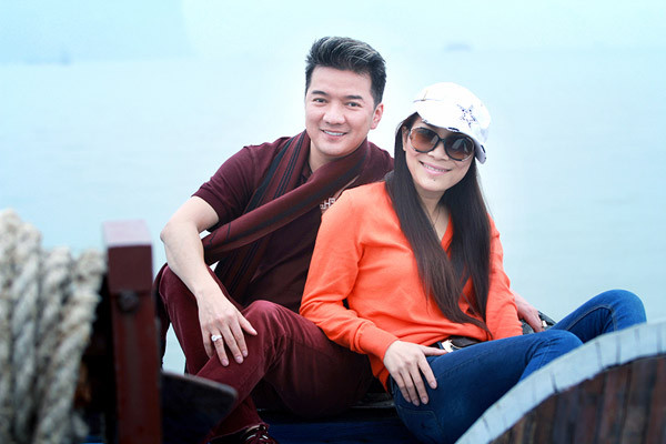 Thân thiết từ những ngày đầu bước vào con đường ca hát, Đàm Vĩnh Hưng quý mến Hồng Ngọc nhau như em gái ruột. Thân thiết từ những ngày đầu bước vào con đường ca hát, Đàm Vĩnh Hưng quý mến Hồng Ngọc nhau như em gái ruột.