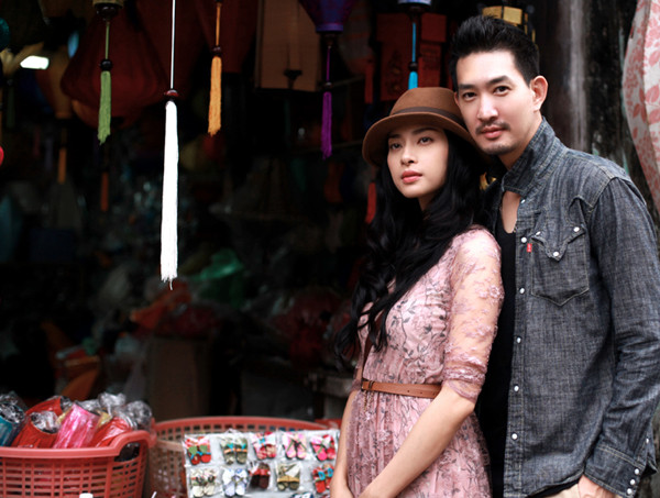 Để rồi hàng ngày anh cứ dõi theo những nơi cô đi qua, những việc cô làm, ghi lại vẻ đẹp của cô qua từng khung cảnh Hội An rêu phong, cổ kính. Để rồi hàng ngày anh cứ dõi theo những nơi cô đi qua, những việc cô làm, ghi lại vẻ đẹp của cô qua từng khung cảnh Hội An rêu phong, cổ kính.