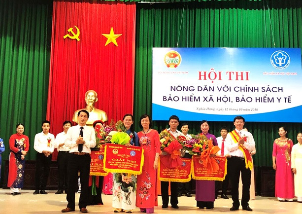 Hội Nông dân xã Nghĩa Tân nhận giải Nhì. Hội Nông dân xã Nghĩa Tân nhận giải Nhì.