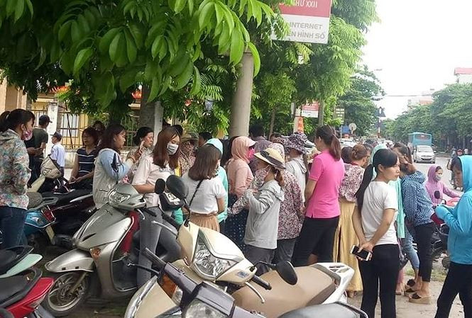 Hơn 400 giáo viên hợp đồng, có giáo viên đã ký 20 năm có nguy cơ mất việc. Ảnh: GV cung cấp. Hơn 400 giáo viên hợp đồng, có giáo viên đã ký 20 năm có nguy cơ mất việc. Ảnh: GV cung cấp.