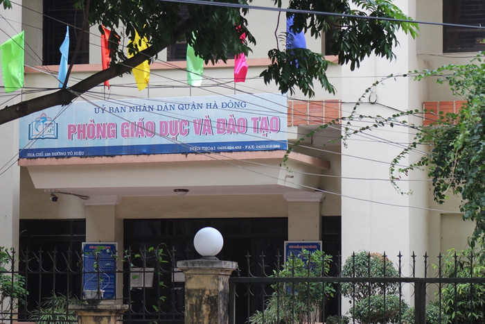 Bà Nguyễn Thị Thu Hương, Phó trưởng phòng Phòng Giáo dục và Đào tạo thừa nhận, có việc phụ huynh đề xuất ủng hộ, bồi dưỡng giáo viên, nhưng quan điểm của Phòng phải đúng quy định. Ảnh: Q.T. Bà Nguyễn Thị Thu Hương, Phó trưởng phòng Phòng Giáo dục và Đào tạo thừa nhận, có việc phụ huynh đề xuất ủng hộ, bồi dưỡng giáo viên, nhưng quan điểm của Phòng phải đúng quy định. Ảnh: Q.T.