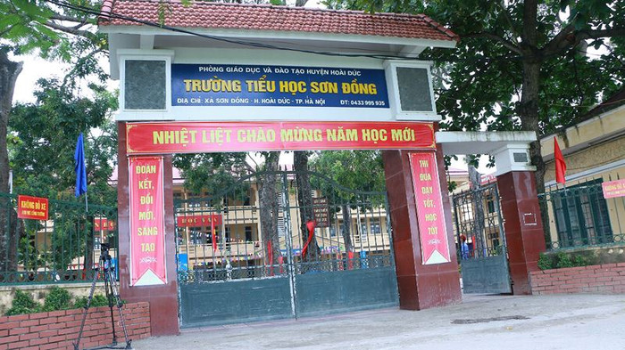 Sau nhiều ngày phụ huynh phản ánh nhiều khoản thu vô lý tại Trường tiểu học Sơn Đồng, Hiệu trưởng nhà trường đã bị kỷ luật bằng hình thức Cảnh cáo. Ảnh: ĐT. Sau nhiều ngày phụ huynh phản ánh nhiều khoản thu vô lý tại Trường tiểu học Sơn Đồng, Hiệu trưởng nhà trường đã bị kỷ luật bằng hình thức Cảnh cáo. Ảnh: ĐT.