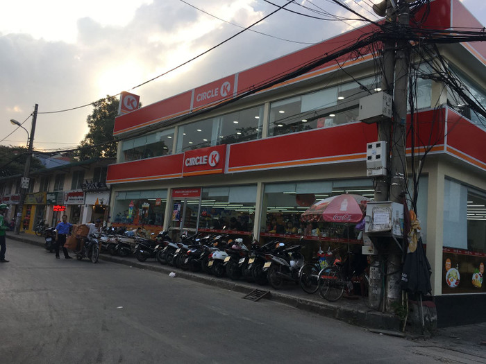 Cửa hàng kinh doanh này Trường đại học Thủ đô Hà Nội cho thuê, hợp tác để sinh viên của trường thực hành, thực tập. Ảnh: Vũ Phương. Cửa hàng kinh doanh này Trường đại học Thủ đô Hà Nội cho thuê, hợp tác để sinh viên của trường thực hành, thực tập. Ảnh: Vũ Phương.