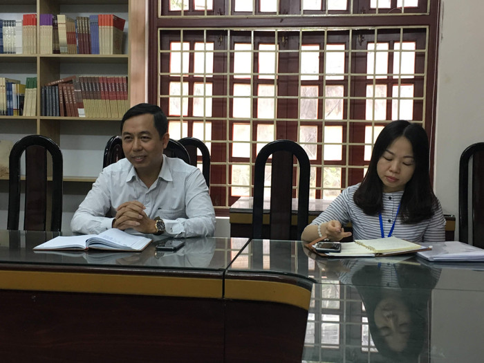 Ông Đỗ Hồng Cường - Phó Hiệu trưởng Trường đại học Thủ đô Hà Nội khẳng định, nhà trường không cho người ngoài gửi ô tô, xe máy, nhưng không cung cấp cho phóng viên danh sách giáo viên của trường đăng ký đi ô tô đến trường. Ảnh: Vũ Phương. Ông Đỗ Hồng Cường - Phó Hiệu trưởng Trường đại học Thủ đô Hà Nội khẳng định, nhà trường không cho người ngoài gửi ô tô, xe máy, nhưng không cung cấp cho phóng viên danh sách giáo viên của trường đăng ký đi ô tô đến trường. Ảnh: Vũ Phương.