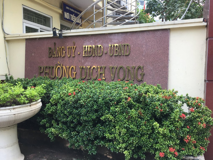 Dự án FLC Twin Towers số 265 Cầu Giấy nằm trên địa bàn phường Dịch Vọng, quá trình thi công dự án này ảnh hưởng đến đời sống vật chất và tinh thần của nhiều hộ dân liền, nhưng chủ tịch phường này bận đi học, còn phó chủ tịch phụ trách lại nói không được phát ngôn. Ảnh: Vũ Phương. Dự án FLC Twin Towers số 265 Cầu Giấy nằm trên địa bàn phường Dịch Vọng, quá trình thi công dự án này ảnh hưởng đến đời sống vật chất và tinh thần của nhiều hộ dân liền, nhưng chủ tịch phường này bận đi học, còn phó chủ tịch phụ trách lại nói không được phát ngôn. Ảnh: Vũ Phương.