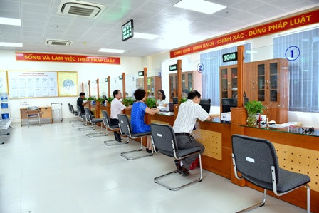 Bộ phận "một cửa" Bảo hiểm xã hội Hà Nội sẵn sàng phục vụ tổ chức, cá nhân đến giải quyết công việc. Bộ phận "một cửa" Bảo hiểm xã hội Hà Nội sẵn sàng phục vụ tổ chức, cá nhân đến giải quyết công việc.