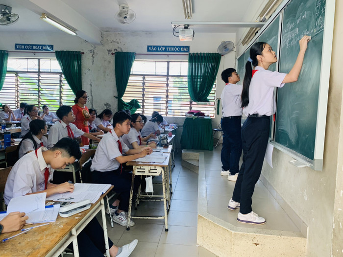 Học sinh lớp 9 của tỉnh Bình Dương trong giờ học (ảnh minh họa: Báo Bình Dương)
