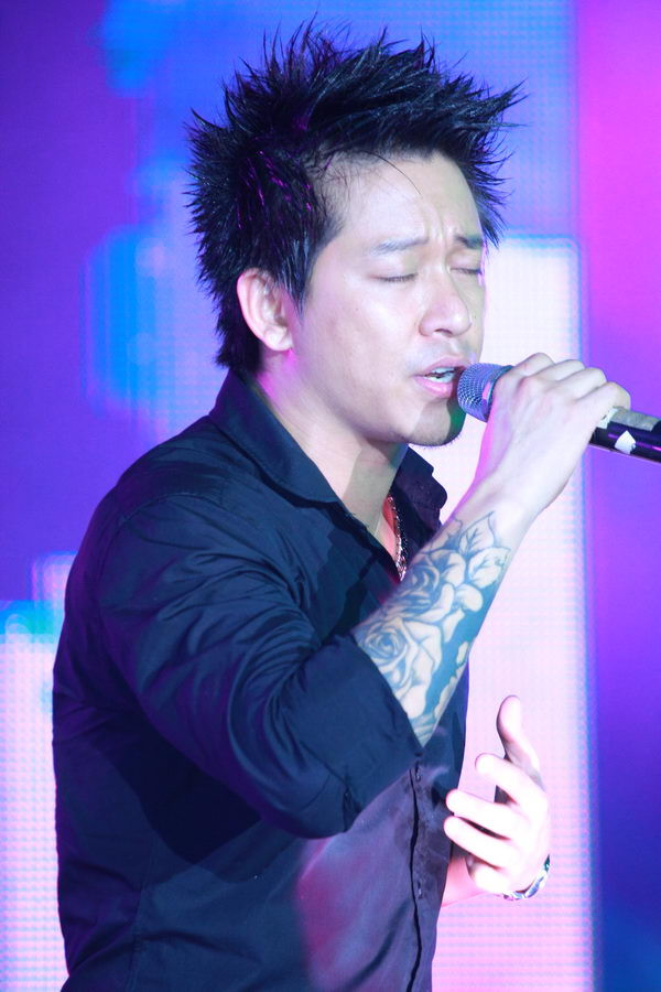 Anh Thể hiện lại ca khúc 'Tìm lại bầu trời' Anh Thể hiện lại ca khúc 'Tìm lại bầu trời'