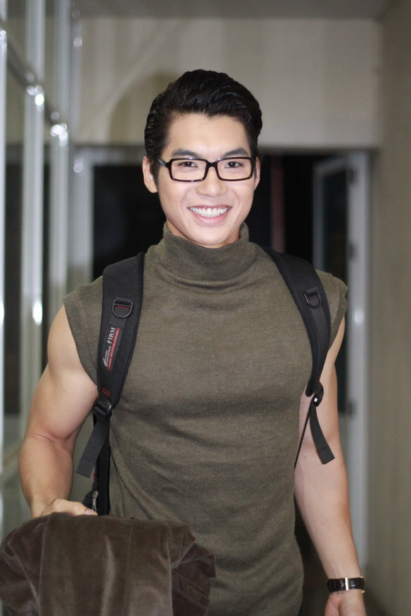 Trương Nam Thành khá tự tin và lịch lãm tại hậu trường BNHV. Trương Nam Thành khá tự tin và lịch lãm tại hậu trường BNHV.