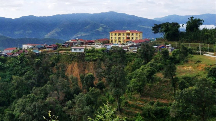 Trường Phổ thông dân tộc bán trú Trung học cơ sở Thu Lũm nằm trên đỉnh núi, giáp biên giới Việt - Trung. Ảnh: NVCC. Trường Phổ thông dân tộc bán trú Trung học cơ sở Thu Lũm nằm trên đỉnh núi, giáp biên giới Việt - Trung. Ảnh: NVCC.