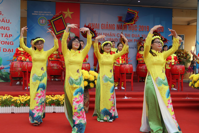 Tiết mục văn nghệ. Ảnh: Vũ Phương.