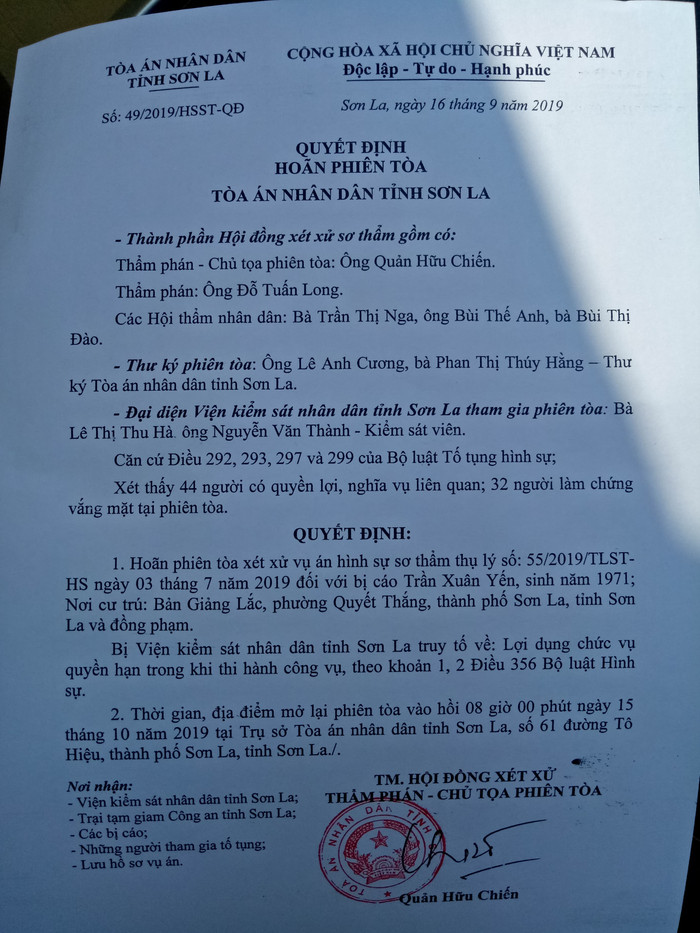 Quyết định hoãn phiên tòa xét xử vụ án hình sự. Ảnh: Vũ Phương. Quyết định hoãn phiên tòa xét xử vụ án hình sự. Ảnh: Vũ Phương.