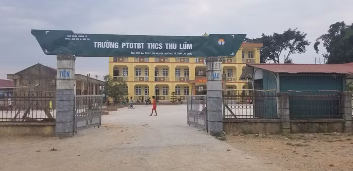 Học sinh Trường Phổ thông dân tộc bán trú Trung học cơ sở Thu Lũm không chỉ được học tập, mà còn được làm quen với lao động, tăng gia sản xuất. Ảnh: NVCC.