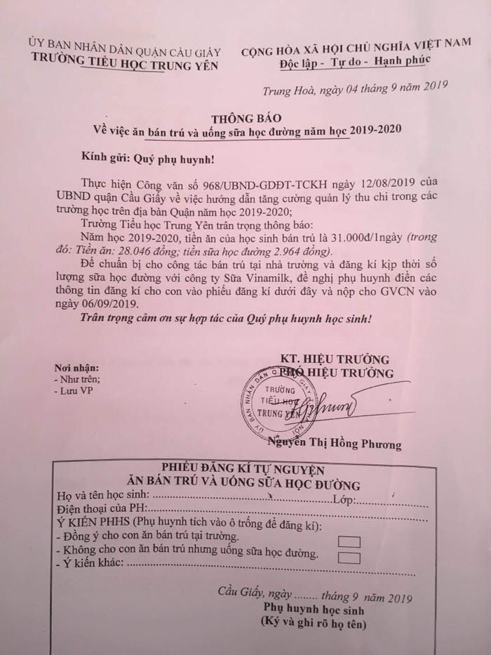 Phiếu đăng ký tự nguyện ăn bán trú và uống sữa học đường của Trường Tiểu học Trung Yên không có ô lựa chọn "không đăng ký uống sữa học đường. Ảnh: NVCC. Phiếu đăng ký tự nguyện ăn bán trú và uống sữa học đường của Trường Tiểu học Trung Yên không có ô lựa chọn "không đăng ký uống sữa học đường. Ảnh: NVCC.