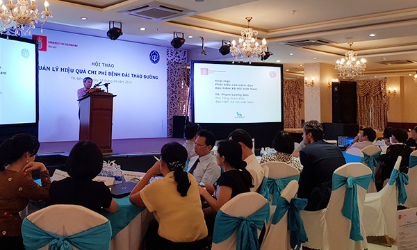 Nhiều chuyên gia tại hội thảo nhận định, bệnh đái tháo đường tiến triển âm thầm, nếu không được phát hiện điều trị kịp thời thì tỉ lệ tử vong rất cao. Ảnh: BHXH. Nhiều chuyên gia tại hội thảo nhận định, bệnh đái tháo đường tiến triển âm thầm, nếu không được phát hiện điều trị kịp thời thì tỉ lệ tử vong rất cao. Ảnh: BHXH.