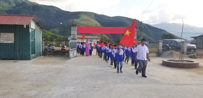 Học sinh khối 6 vui mừng chào đón năm học mới. Ảnh: NVCC. Học sinh khối 6 vui mừng chào đón năm học mới. Ảnh: NVCC.