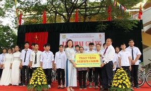 Ông Võ Văn Thưởng dự lễ khai giảng tại Trường Dân tộc nội trú Ninh Thuận ảnh 2 Ông Võ Văn Thưởng dự lễ khai giảng tại Trường Dân tộc nội trú Ninh Thuận ảnh 2